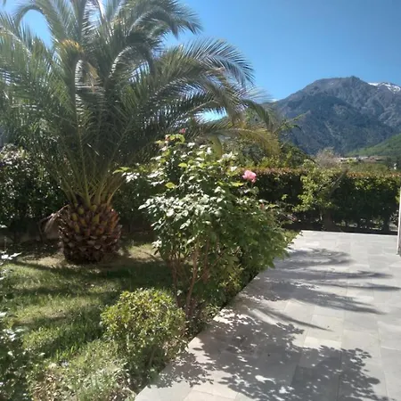 Chez Lolene Joli Aux Pieds Des Montagnes *